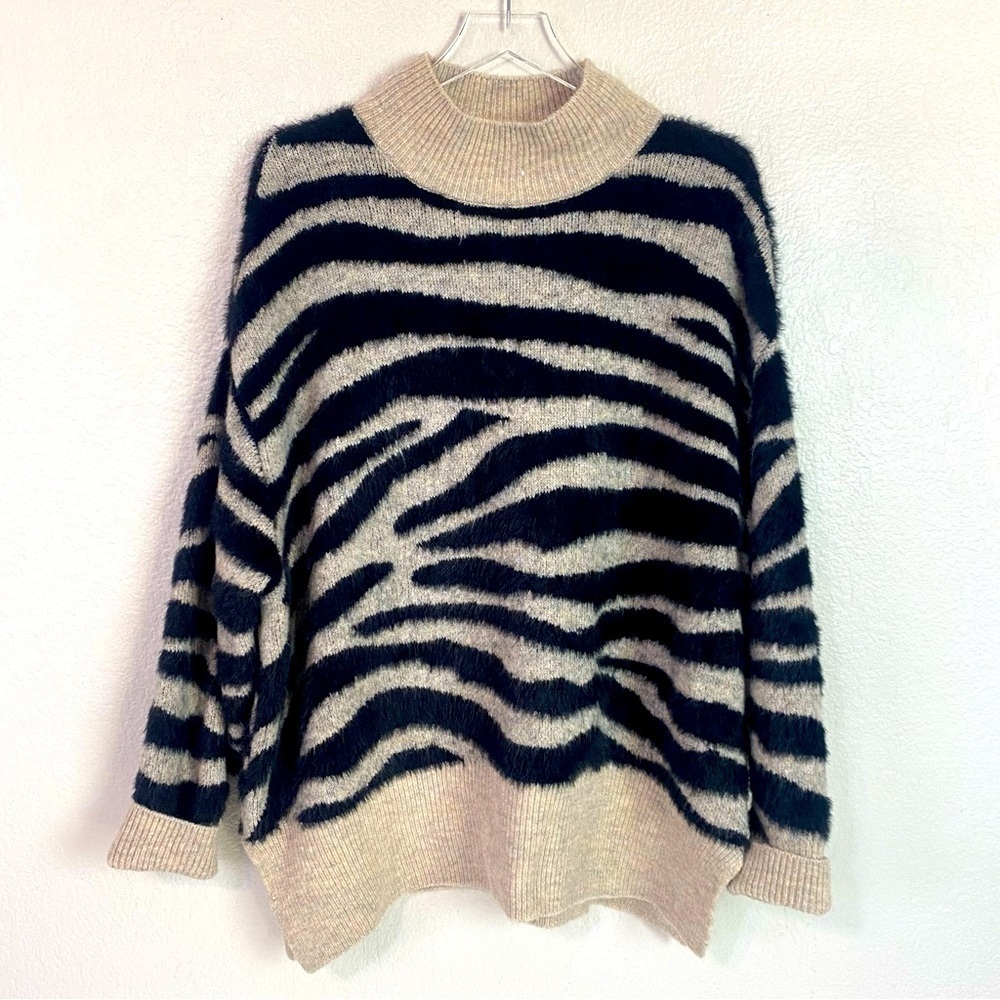 Anthropologie Twine & String Fuzzy Zebra Oversized Sweater Size L